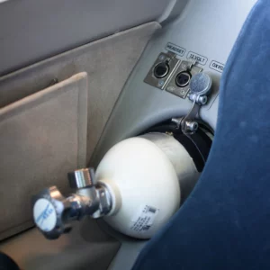 Oxygen bottle mounted in the cockpit of a sailplane